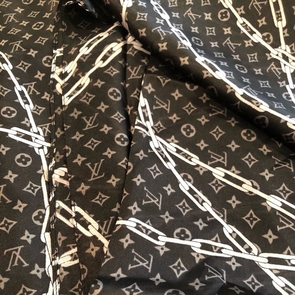 Louis Vuitton Monogram black and white scarf